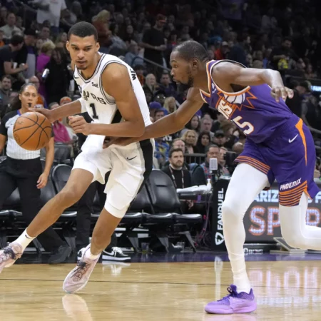 L’étoile montante française Wembanyama brille lors de son premier match en NBA